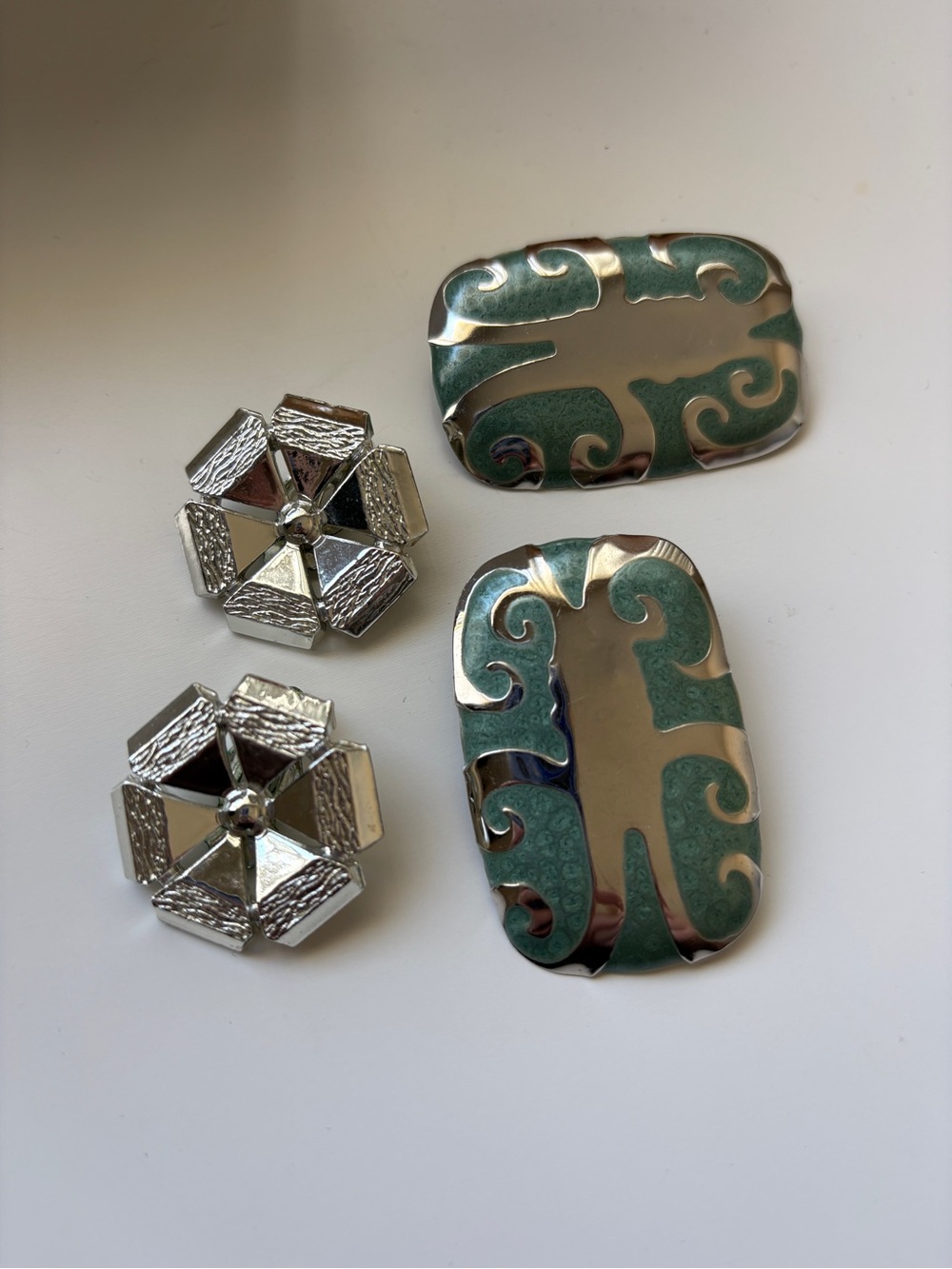 Clip on earrings, set of 2 vintage earrings Leru and Berebi